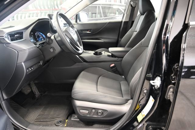 Used 2023 Toyota Venza LE image 10