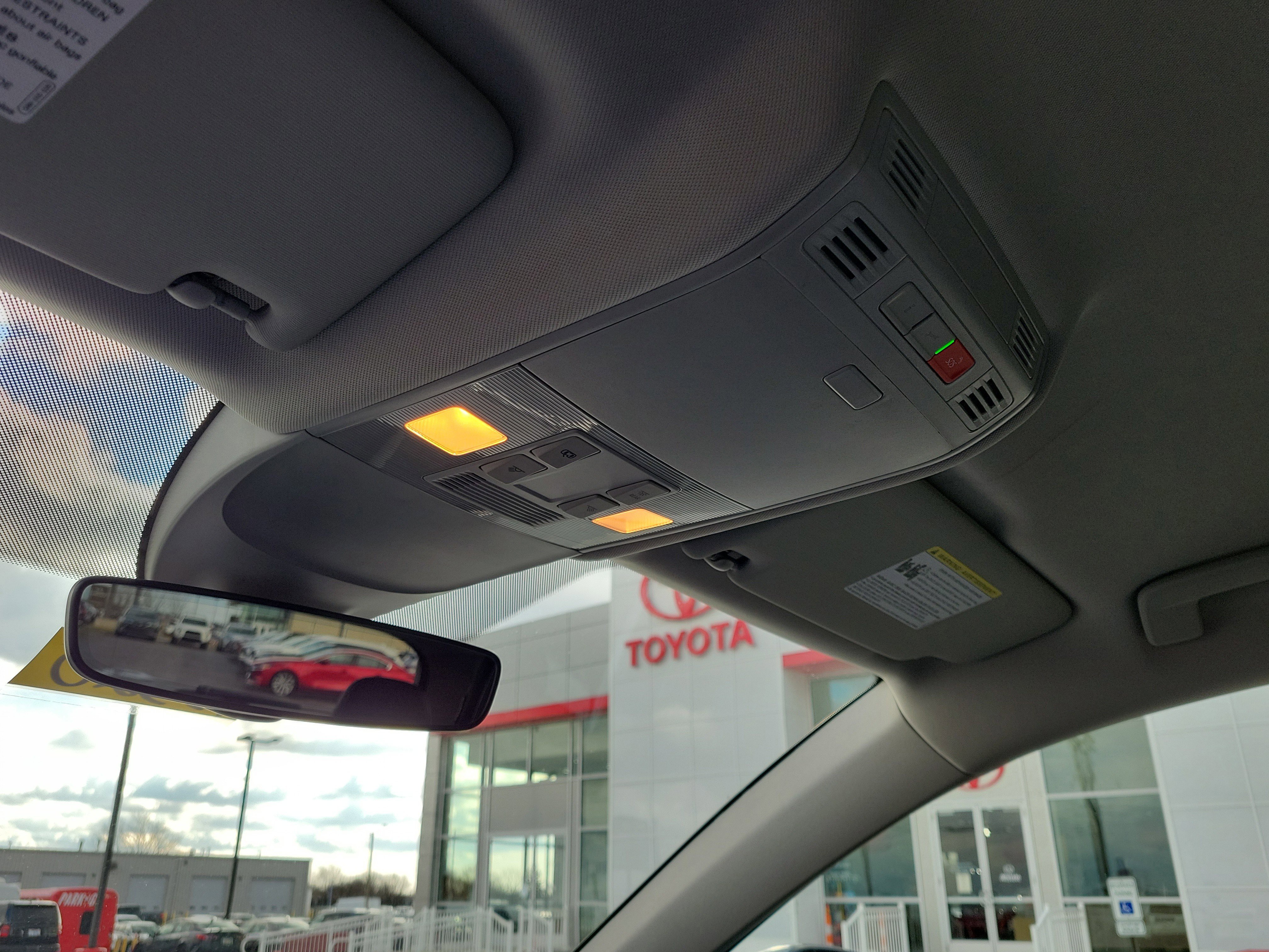 Used 2025 Volkswagen Taos SE image 30