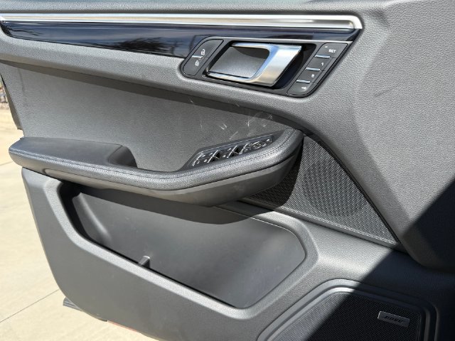 Used 2021 Porsche Macan AWD/4WD image 20