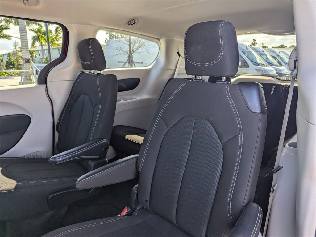 Used 2023 Chrysler Voyager LX image 19