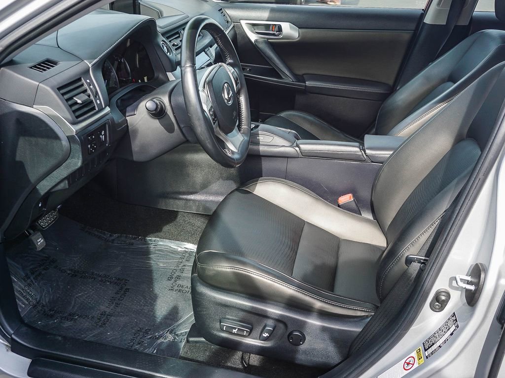 Used 2013 Lexus CT 200h w/ Premium Pkg w/Navigation image 17