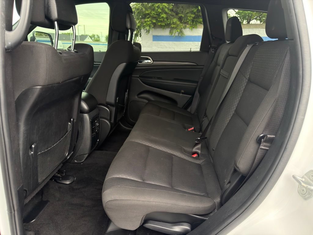 Used 2021 Jeep Grand Cherokee Laredo AWD/4WD image 18