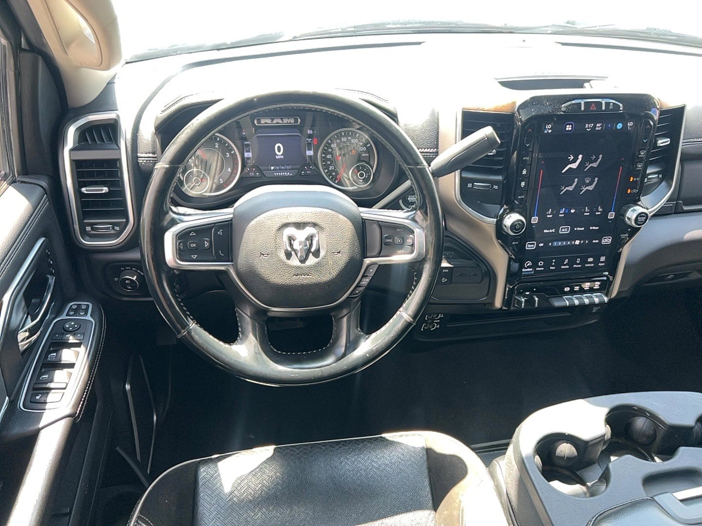 Used 2023 RAM 2500 Laramie AWD/4WD image 16