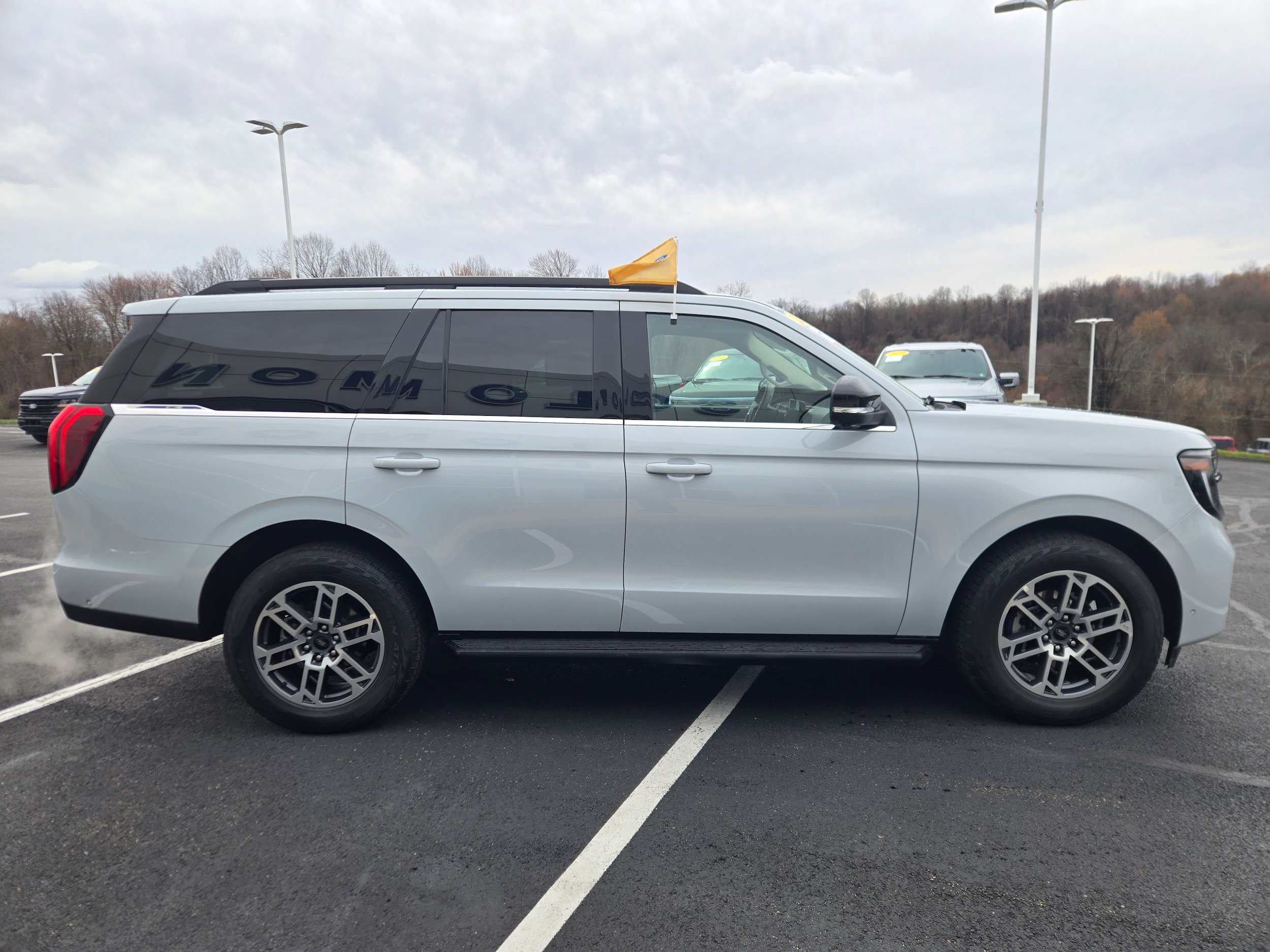 Certified 2025 Ford Expedition Active AWD/4WD image 4