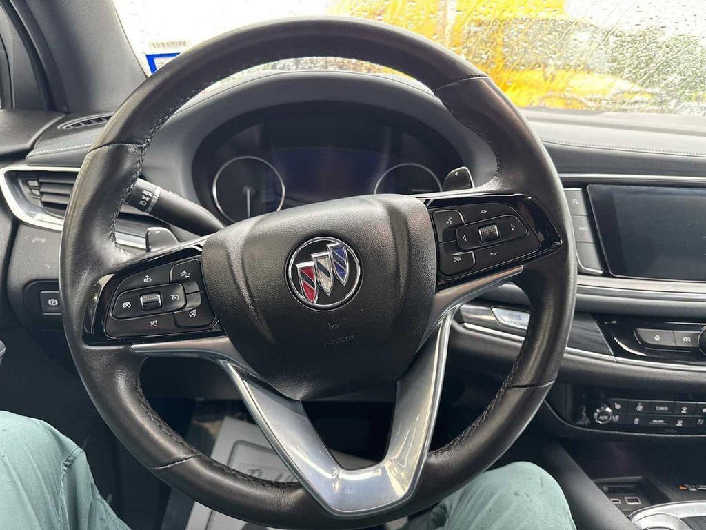 Used 2024 Buick Enclave Premium image 9
