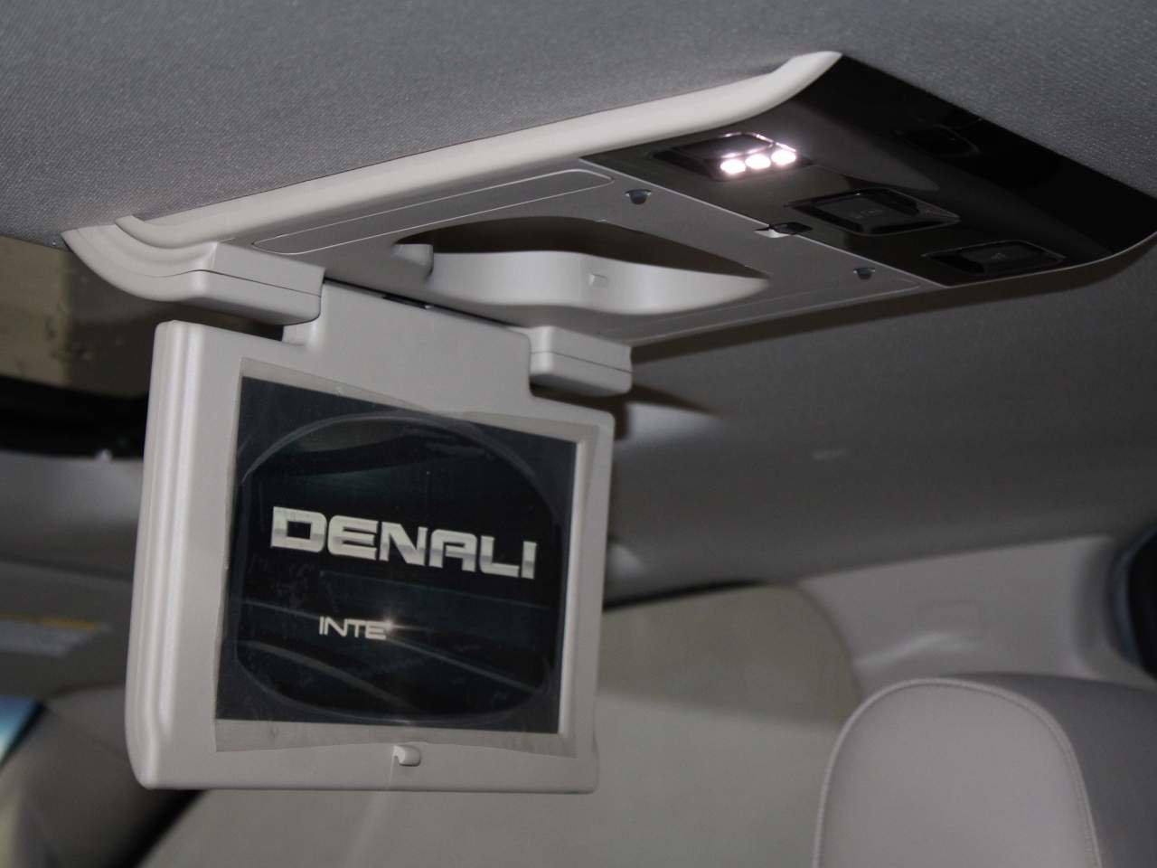 Used 2019 GMC Yukon Denali w/ Denali Ultimate Package image 12