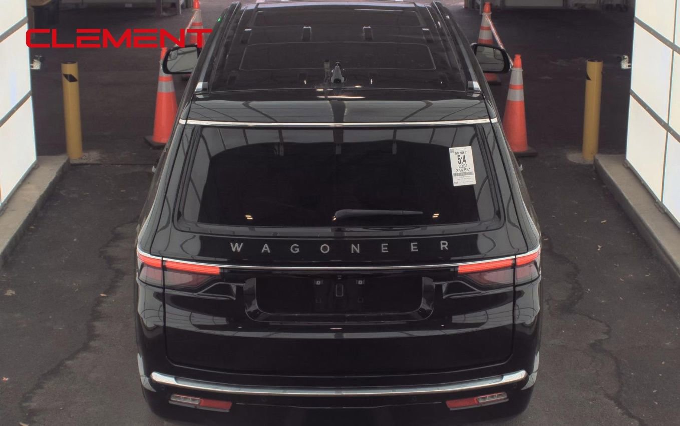 Used 2024 Jeep Wagoneer 2WD w/ Premium Group I image 7