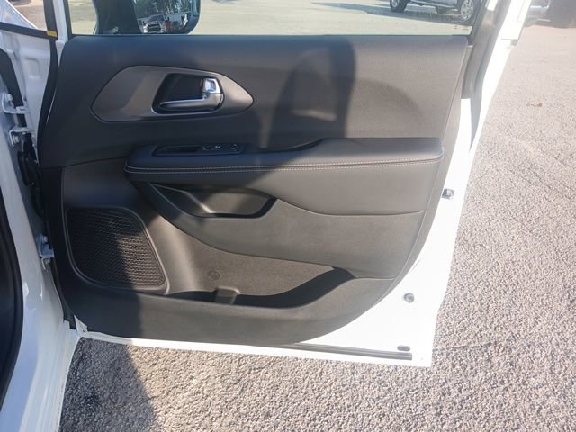 New 2026 Chrysler Pacifica Select image 32