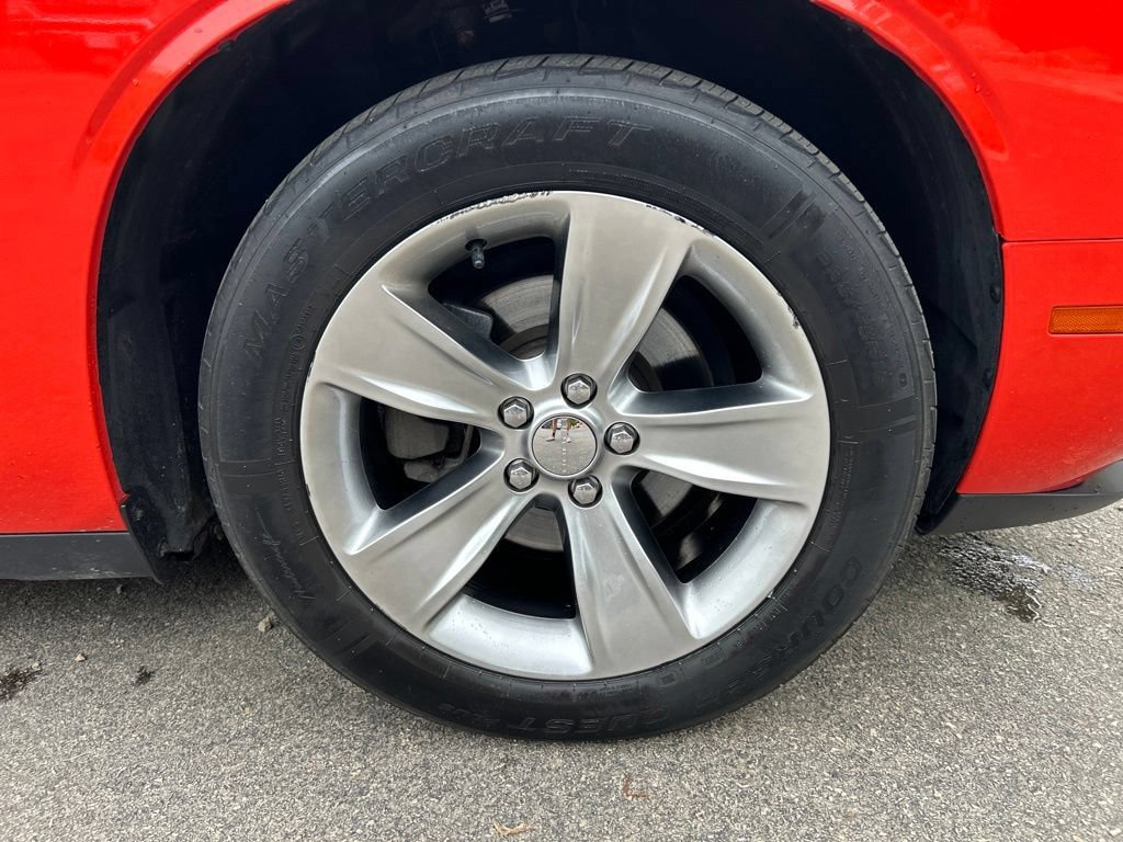 Used 2018 Dodge Challenger SXT RWD image 12