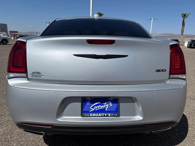 Used 2023 Chrysler 300 Touring w/ Sport Appearance Package RWD image 4