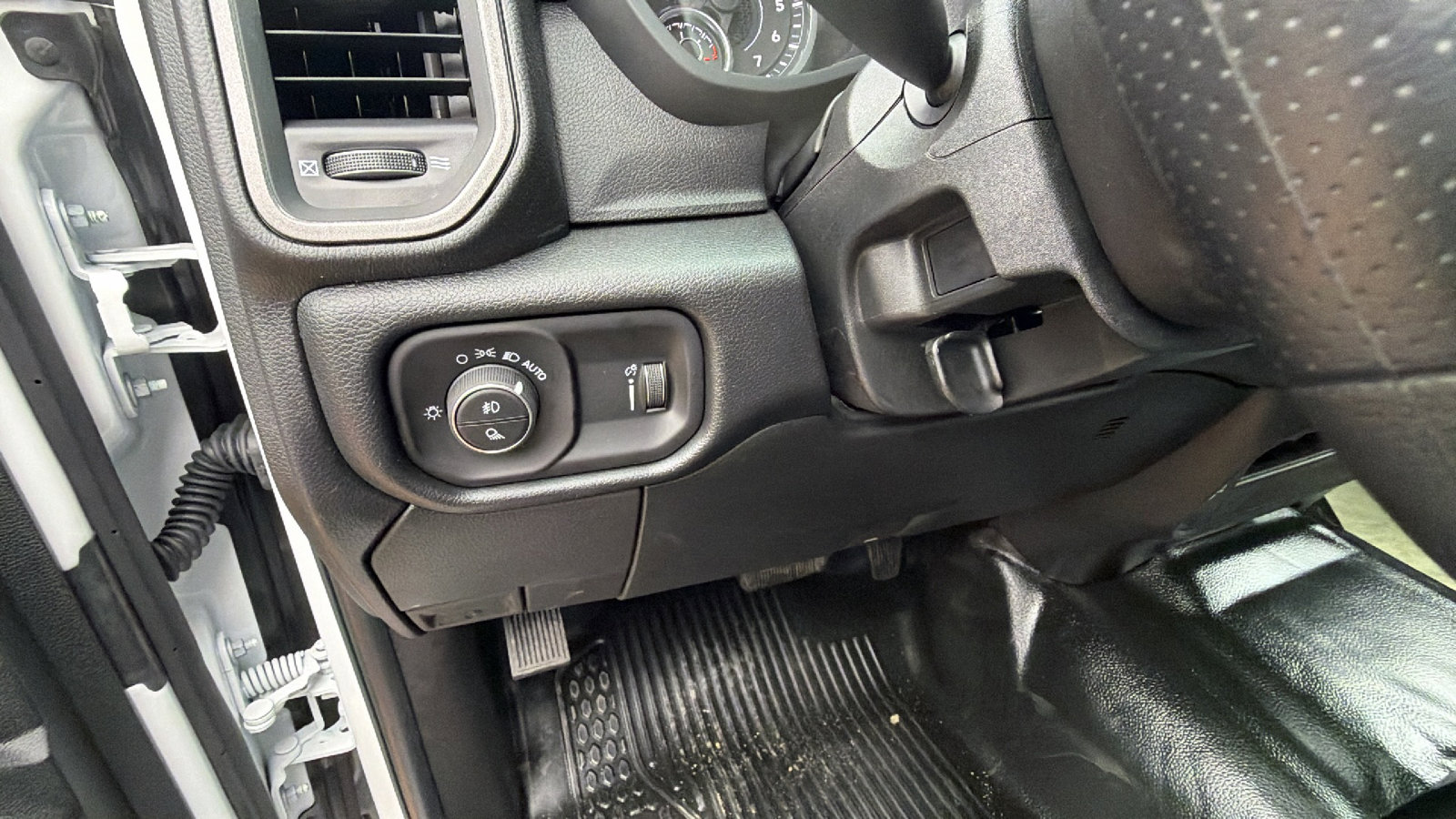 New 2026 RAM 2500 Tradesman w/ Chrome Appearance Group AWD/4WD image 22