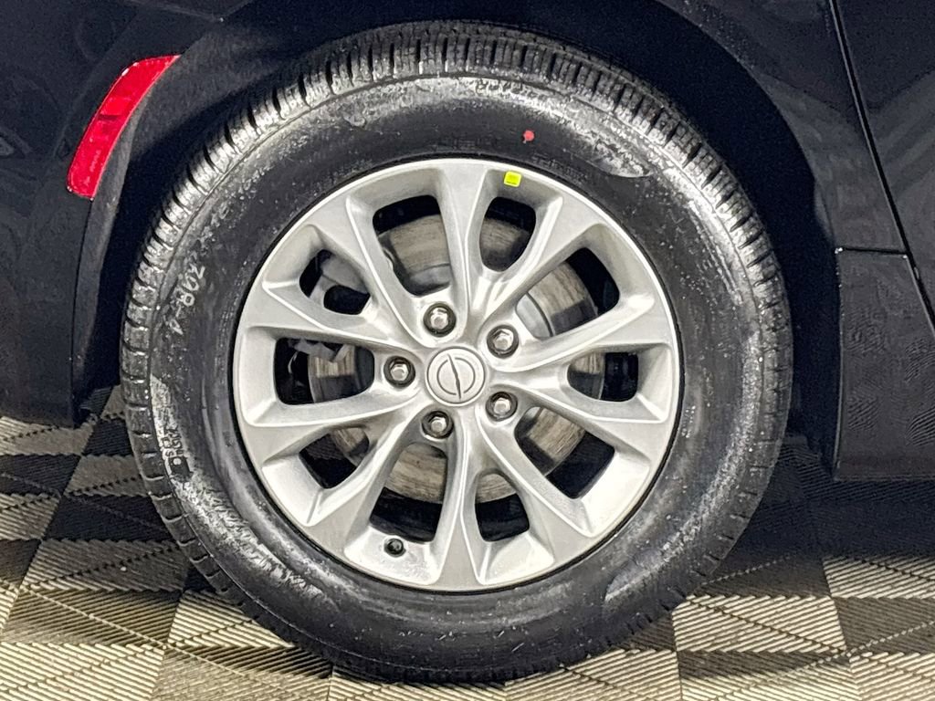 New 2026 Chrysler Pacifica Limited image 23