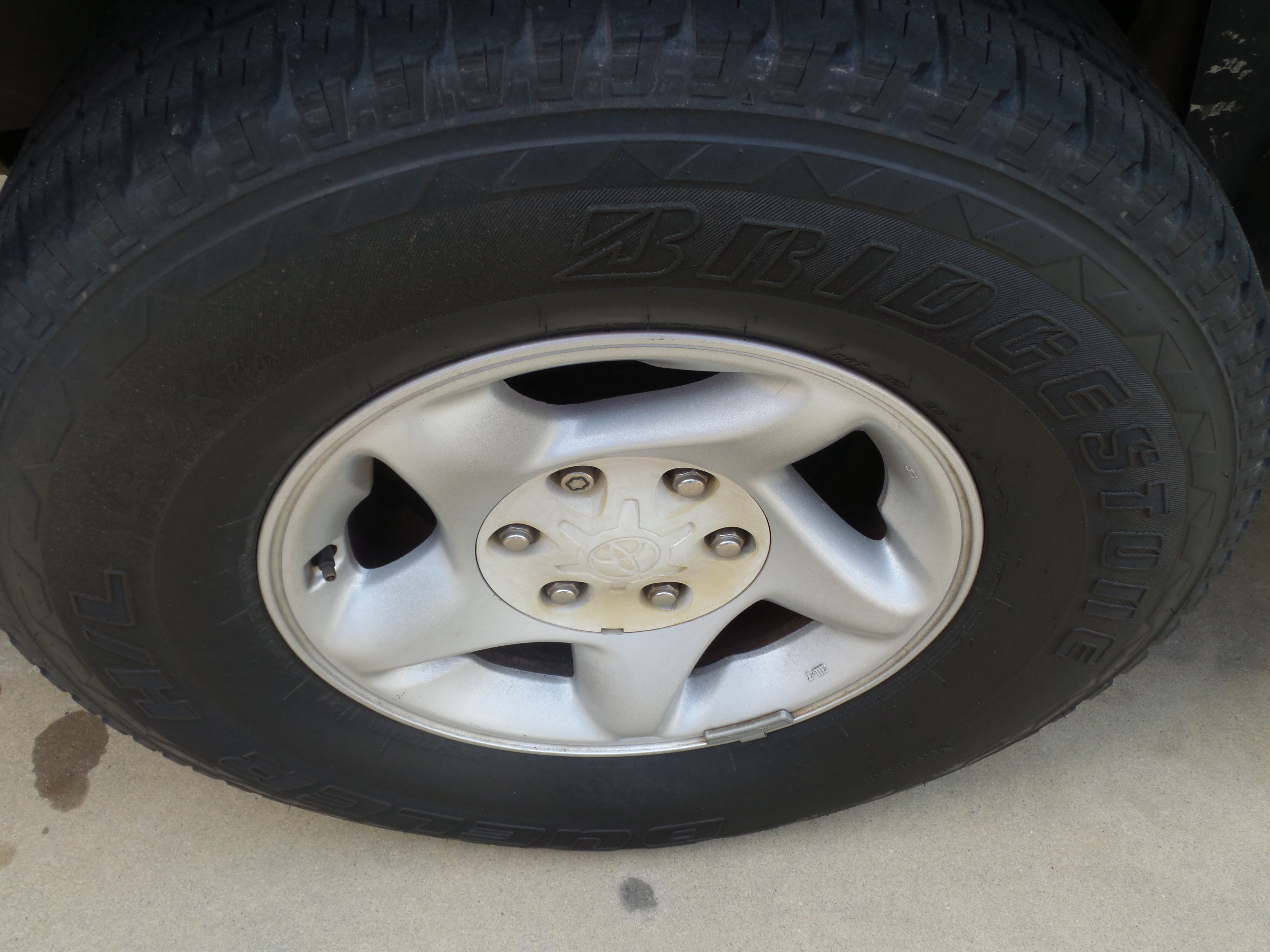 Used 2001 Toyota Sequoia SR5 AWD/4WD image 14