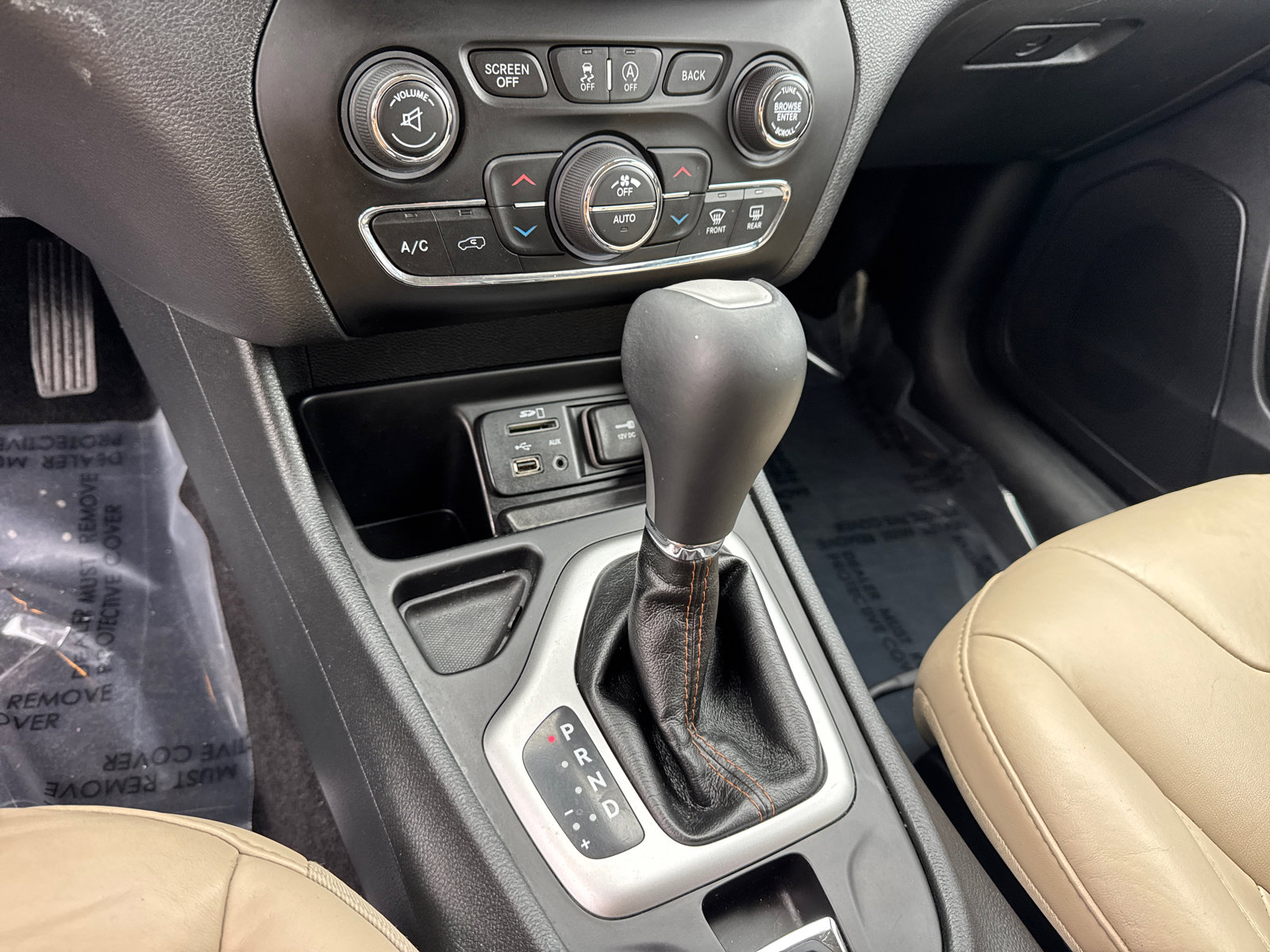 Used 2016 Jeep Cherokee Limited w/ Technology Group image 30