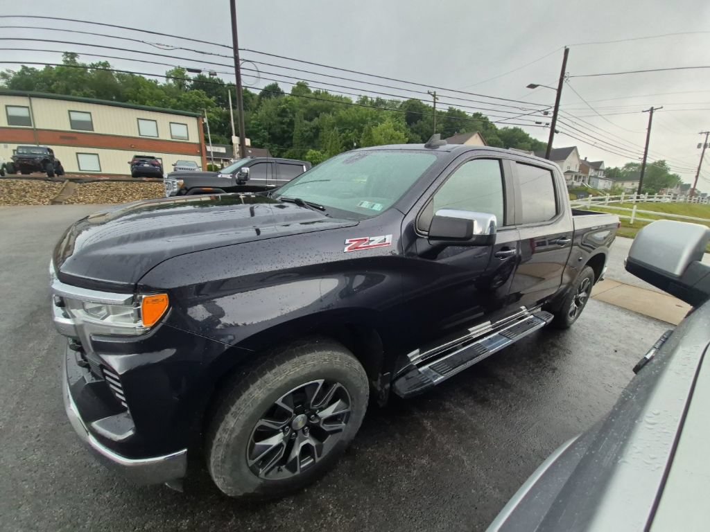 Used 2023 Chevrolet Silverado 1500 LT AWD/4WD image 4