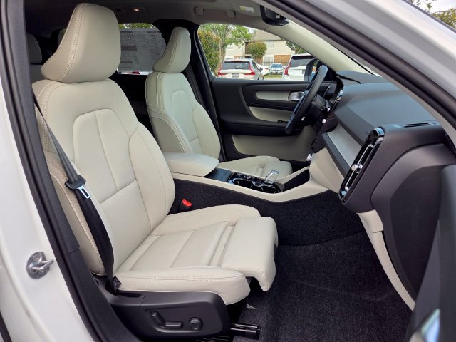 New 2026 Volvo XC40 B5 Plus w/ Protection Package Premier AWD/4WD image 18