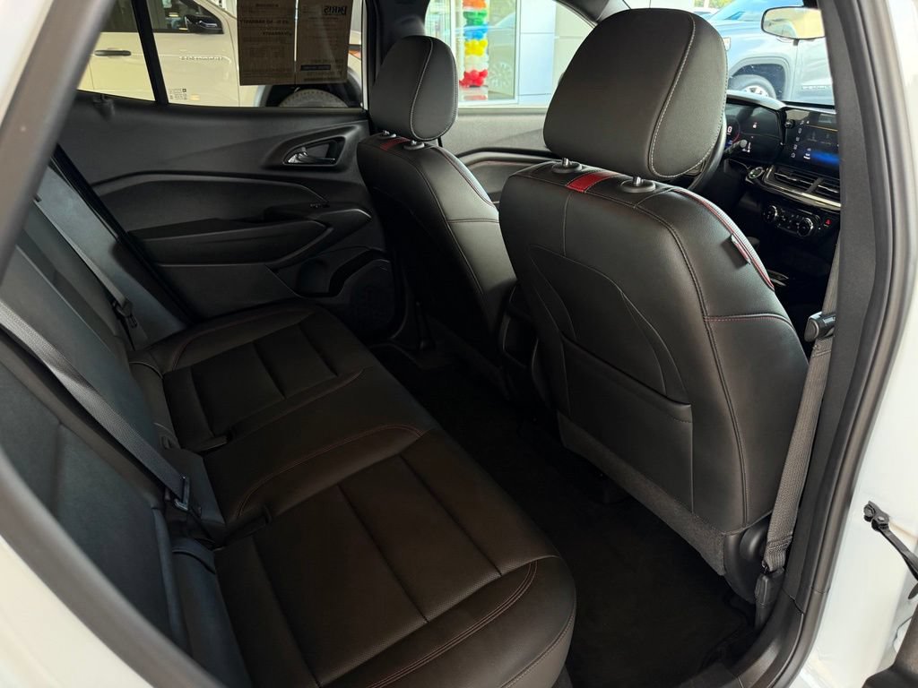 Used 2025 Chevrolet Trax RS w/ Driver Confidence Package FWD image 19