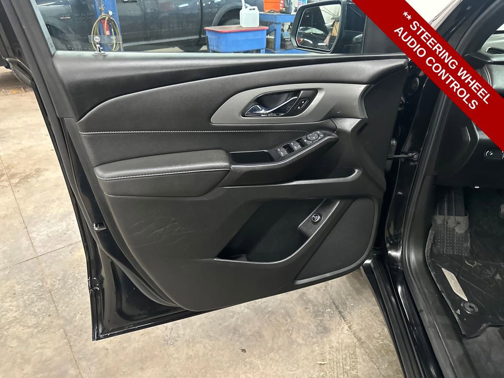 Used 2023 Chevrolet Traverse LT w/ Midnight/Sport Edition image 13