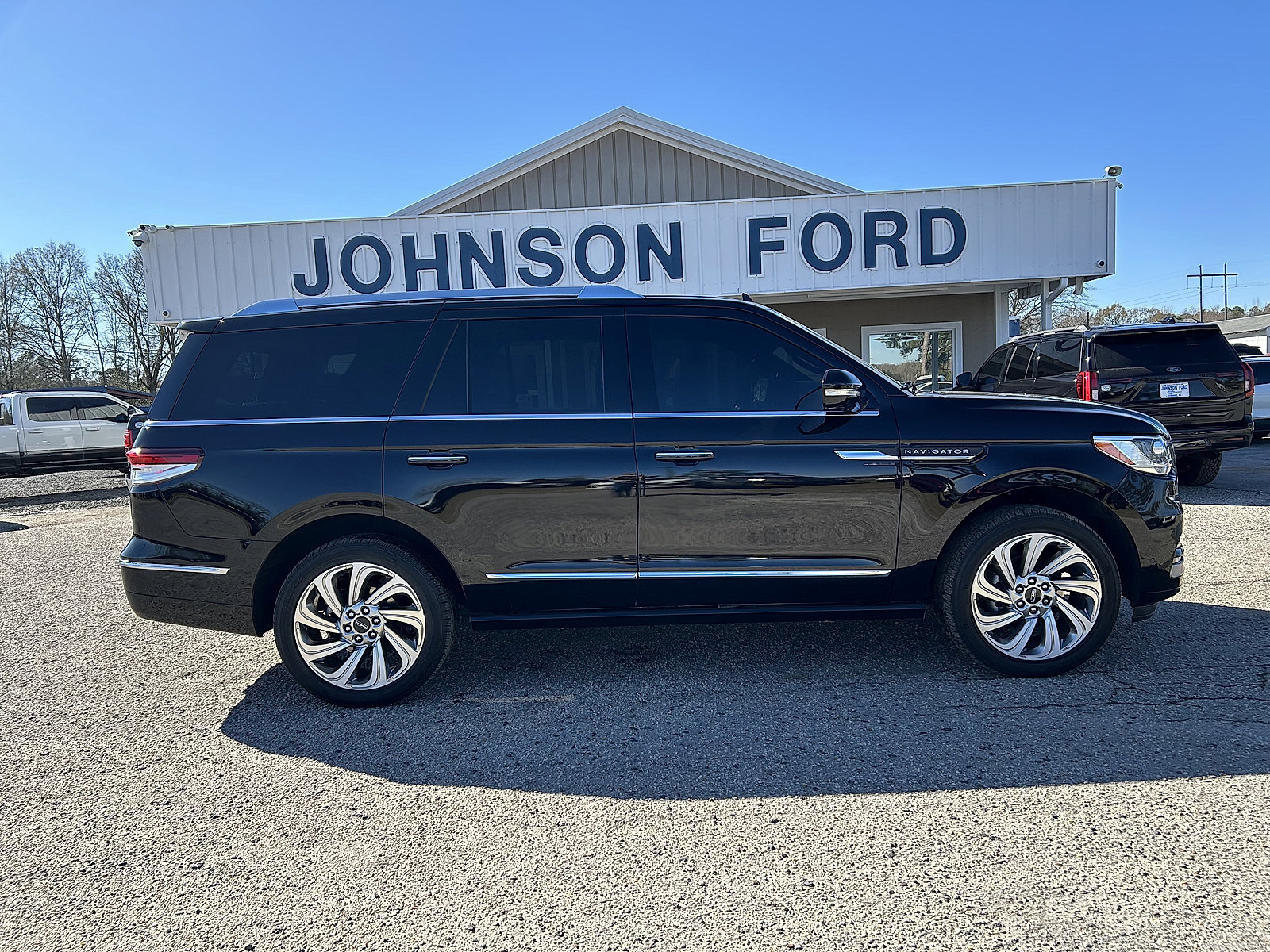 Used 2024 Lincoln Navigator Reserve image 2