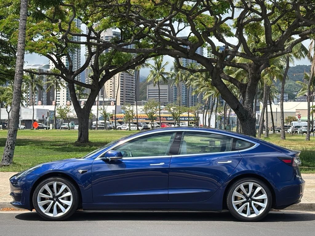 Used 2018 Tesla Model 3 Mid Range RWD image 2