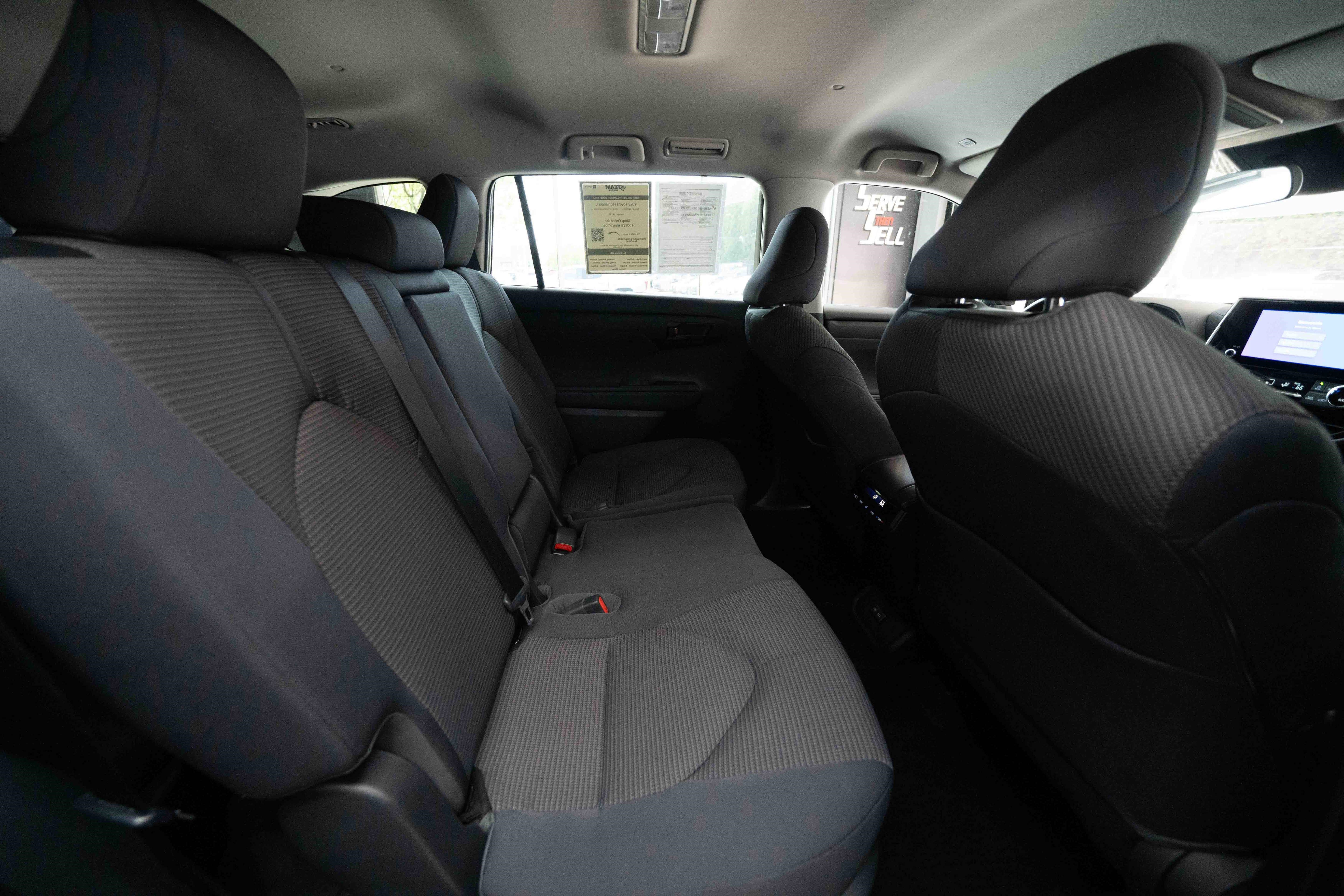 Used 2023 Toyota Highlander L image 25