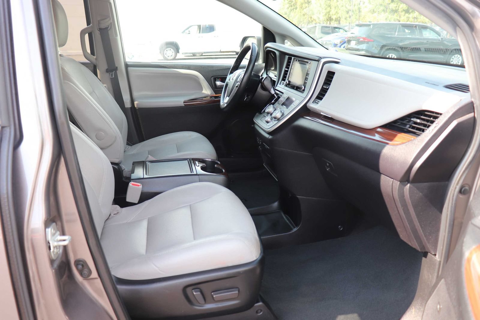 Certified 2020 Toyota Sienna Limited FWD image 21