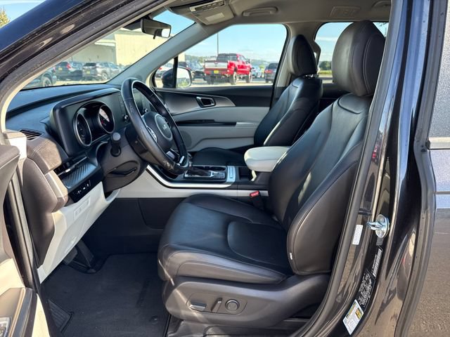 Used 2022 Kia Carnival LX FWD image 17