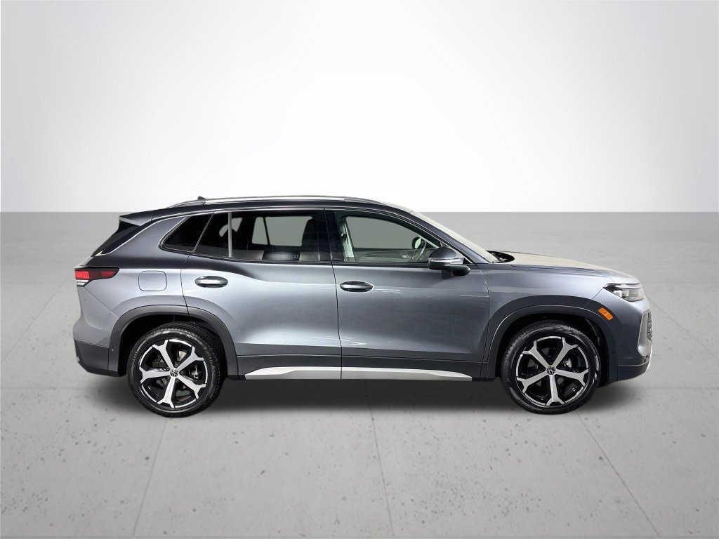 Certified 2025 Volkswagen Tiguan SE FWD image 6