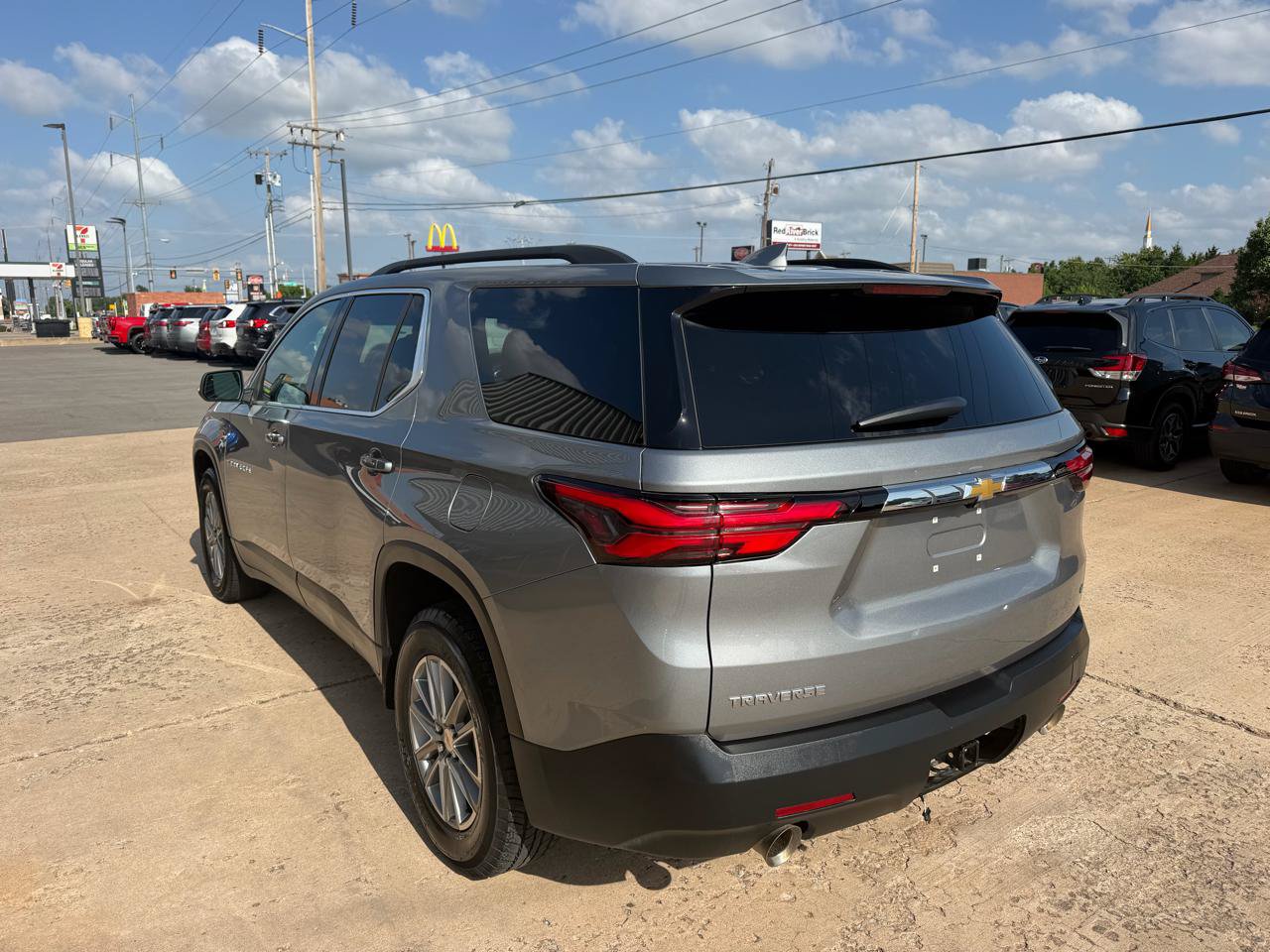 Used 2023 Chevrolet Traverse LT FWD image 6