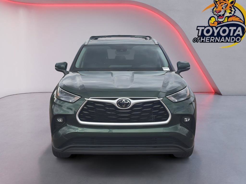 Certified 2025 Toyota Highlander XLE image 2