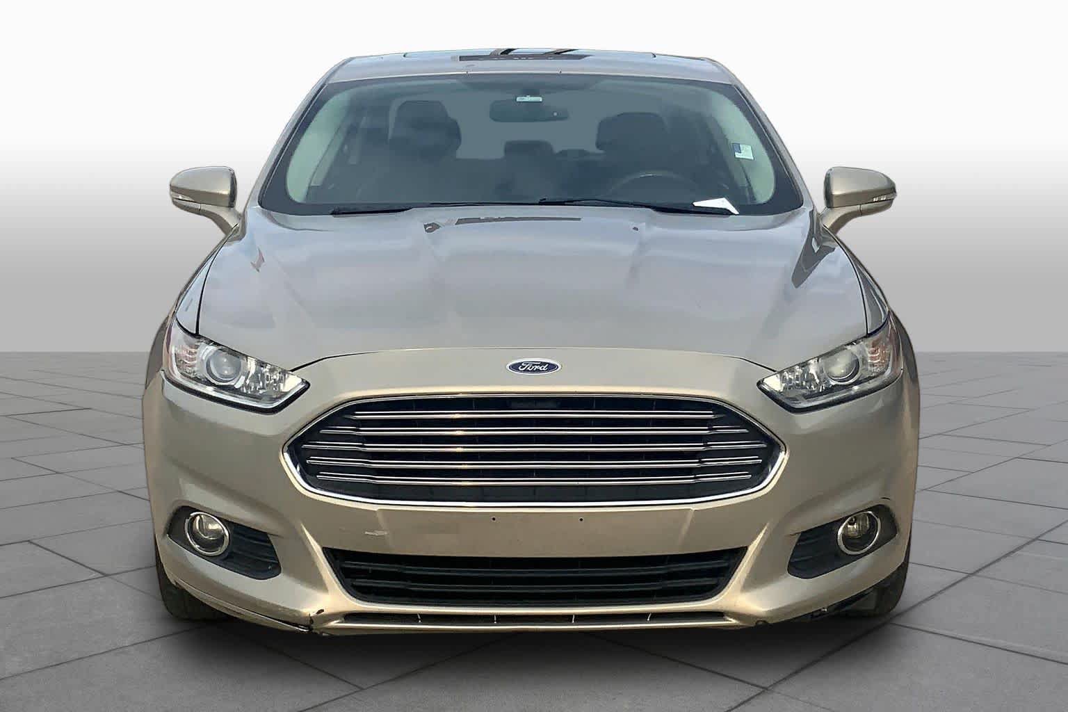 Used 2015 Ford Fusion SE w/ Equipment Group 202A FWD image 4