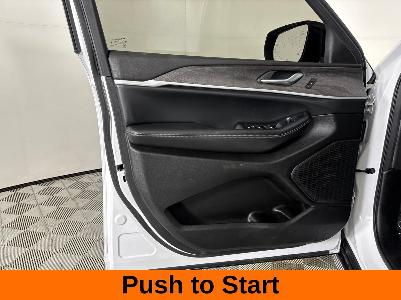 Used 2023 Jeep Grand Cherokee Limited AWD/4WD image 10