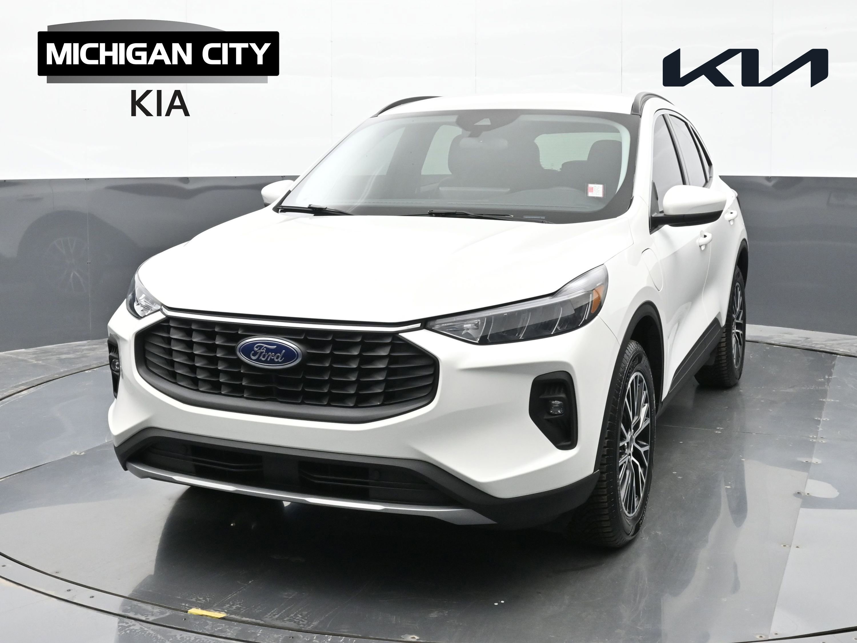 Used 2023 Ford Escape SE image 1