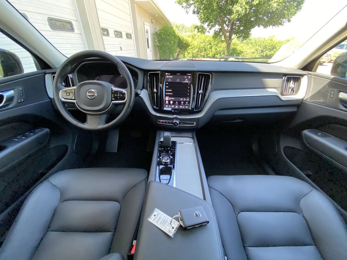 Used 2025 Volvo XC60 B5 Plus AWD/4WD image 14