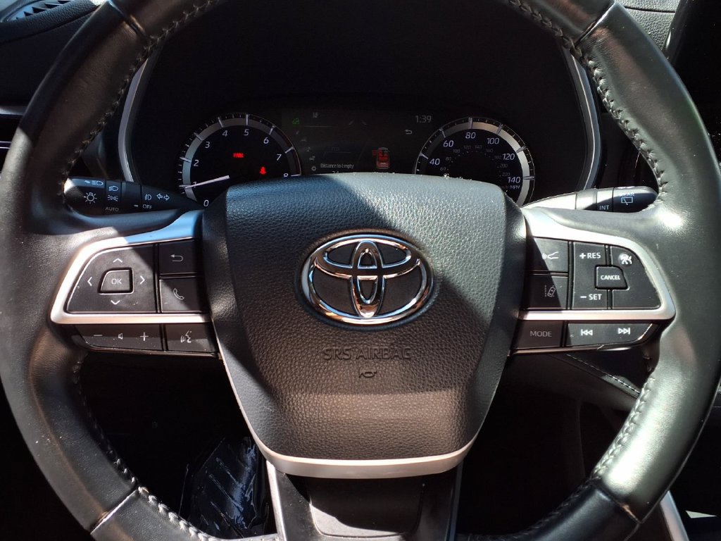 Certified 2023 Toyota Highlander XLE AWD/4WD image 13