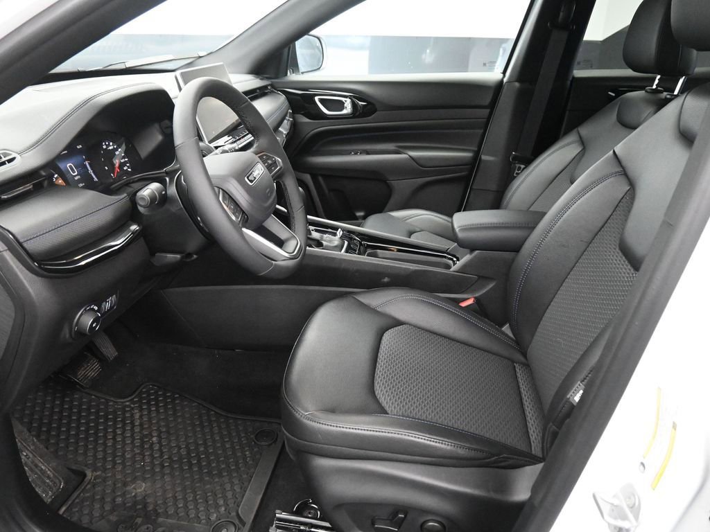 New 2026 Jeep Compass Latitude image 10