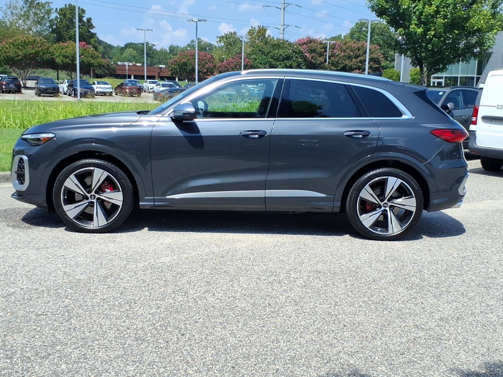 New 2026 Audi SQ5 Prestige AWD/4WD image 3