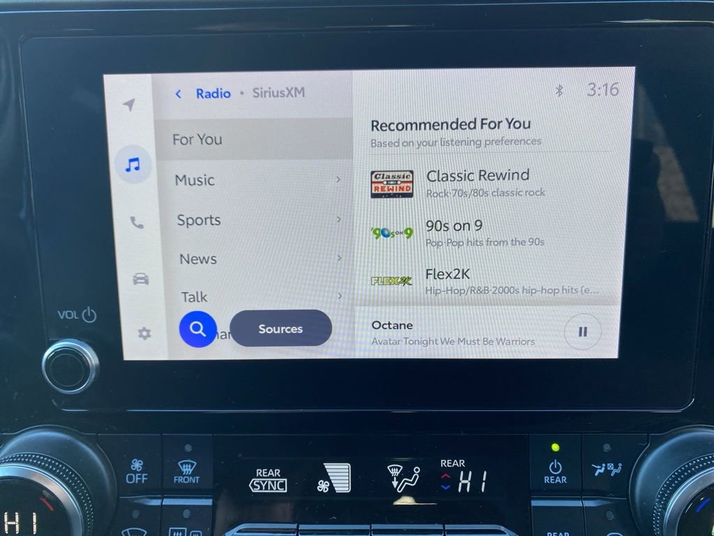 Used 2023 Toyota Highlander LE image 39