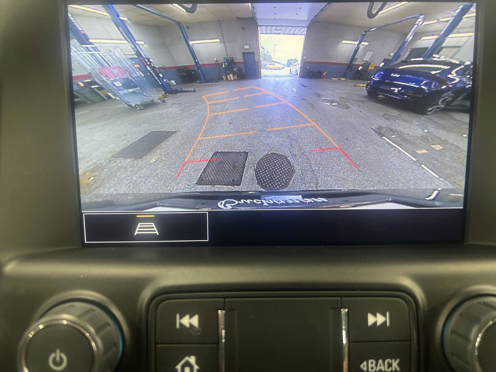 Used 2024 GMC Terrain SLT image 17