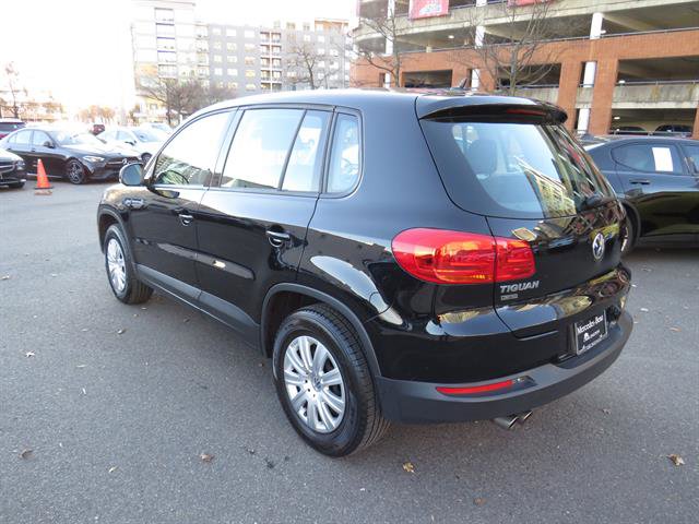 Used 2017 Volkswagen Tiguan S image 2