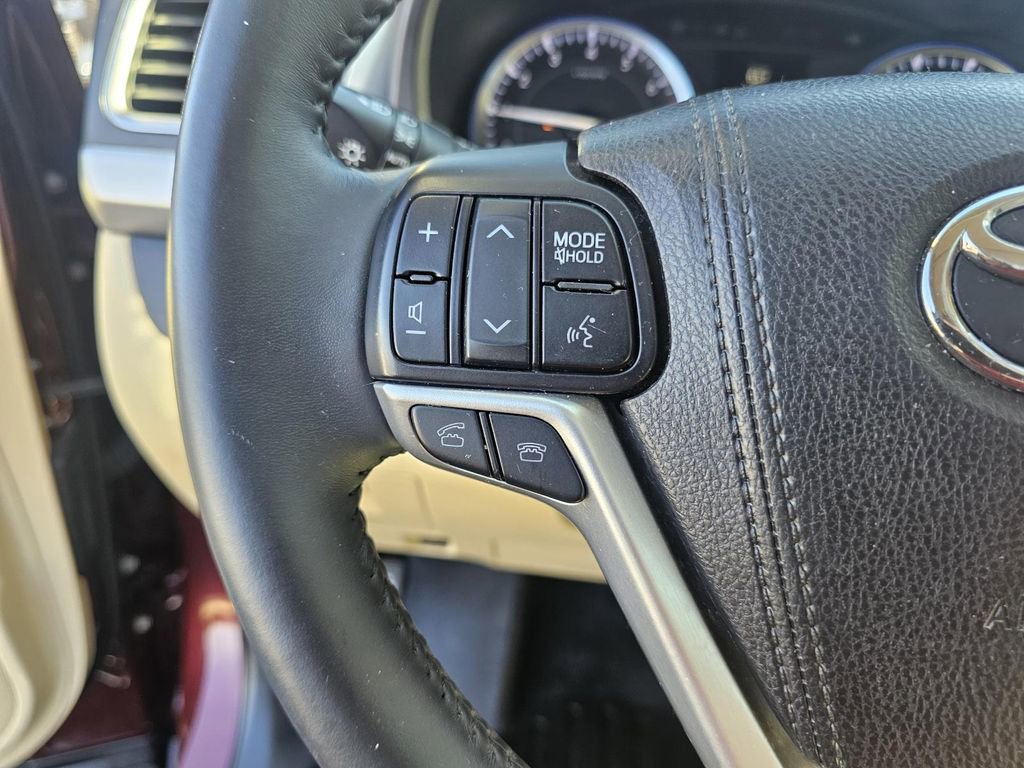 Used 2016 Toyota Highlander Limited image 16
