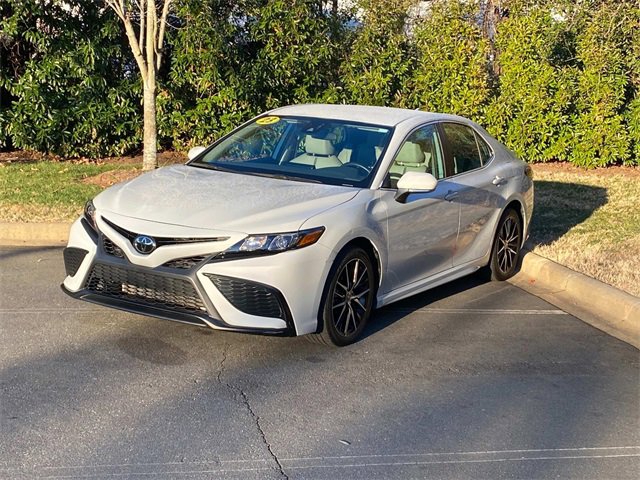 Used 2023 Toyota Camry SE image 3