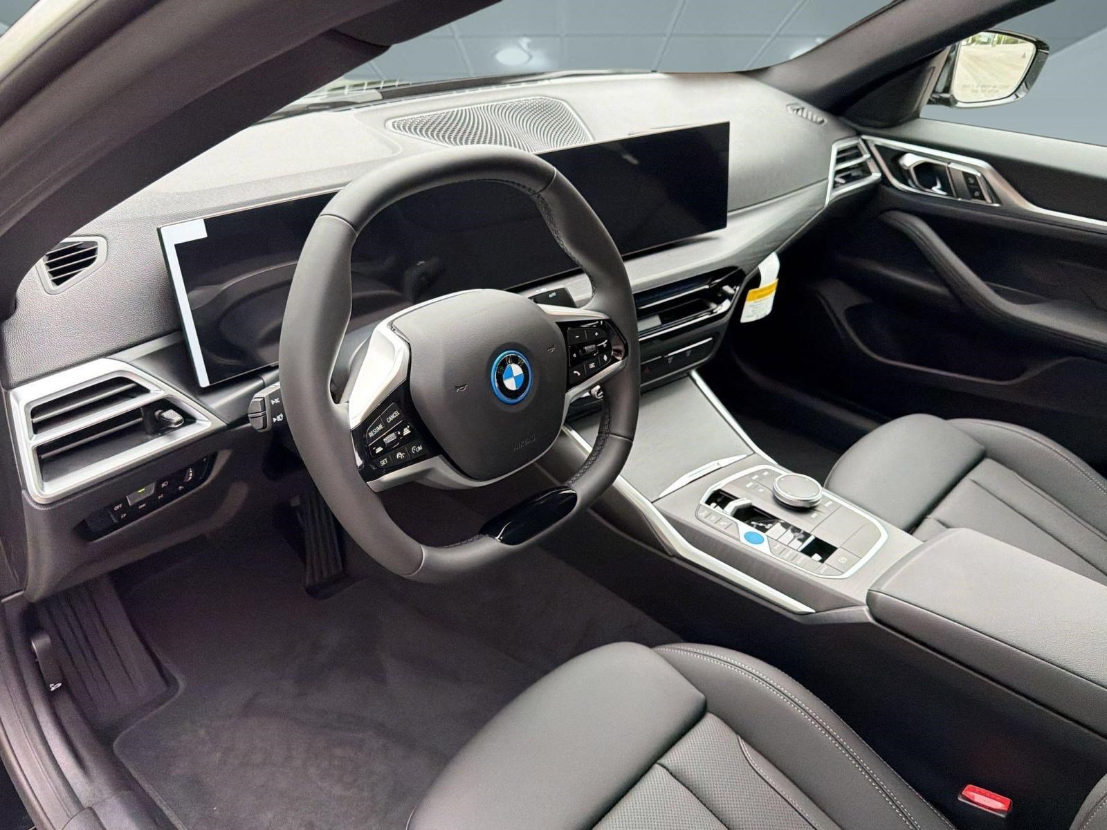 New 2026 BMW i4 eDrive40 w/ Parking Assistance Package RWD image 4