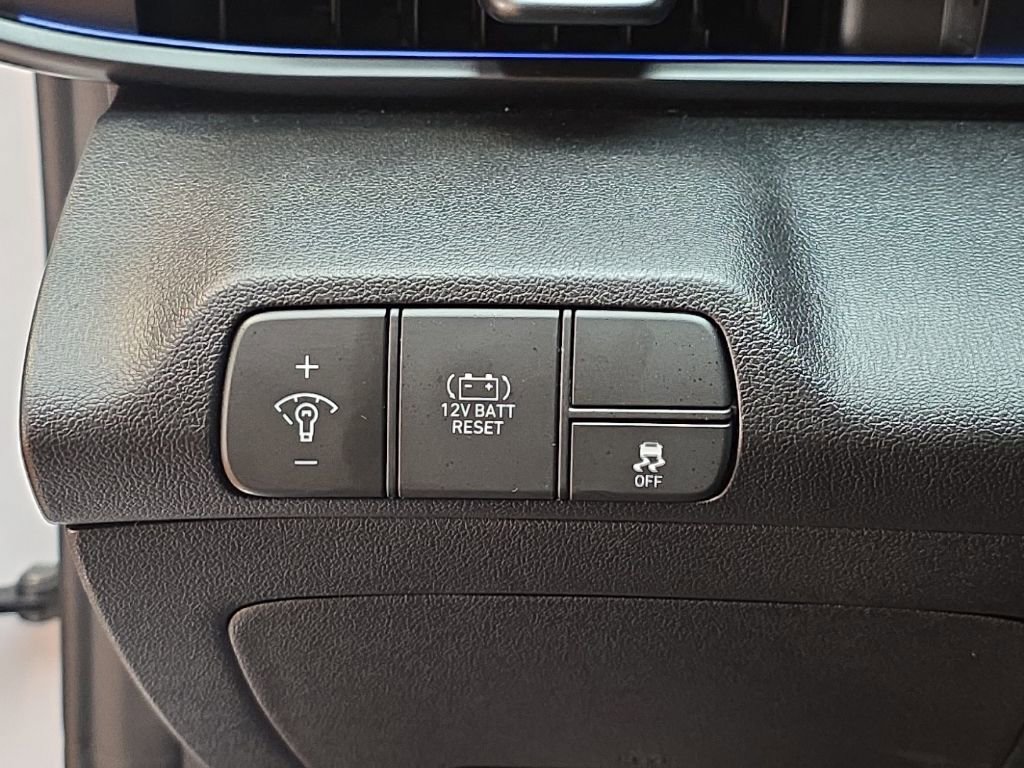 Certified 2025 Hyundai Elantra SEL image 24