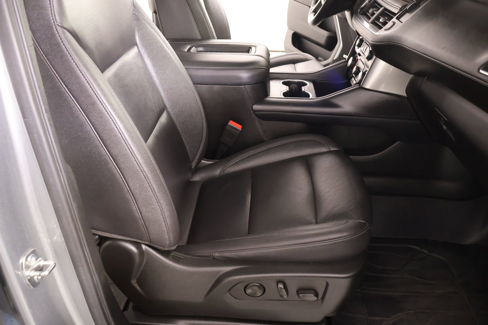 Used 2023 Chevrolet Tahoe LT w/ Luxury Package image 14