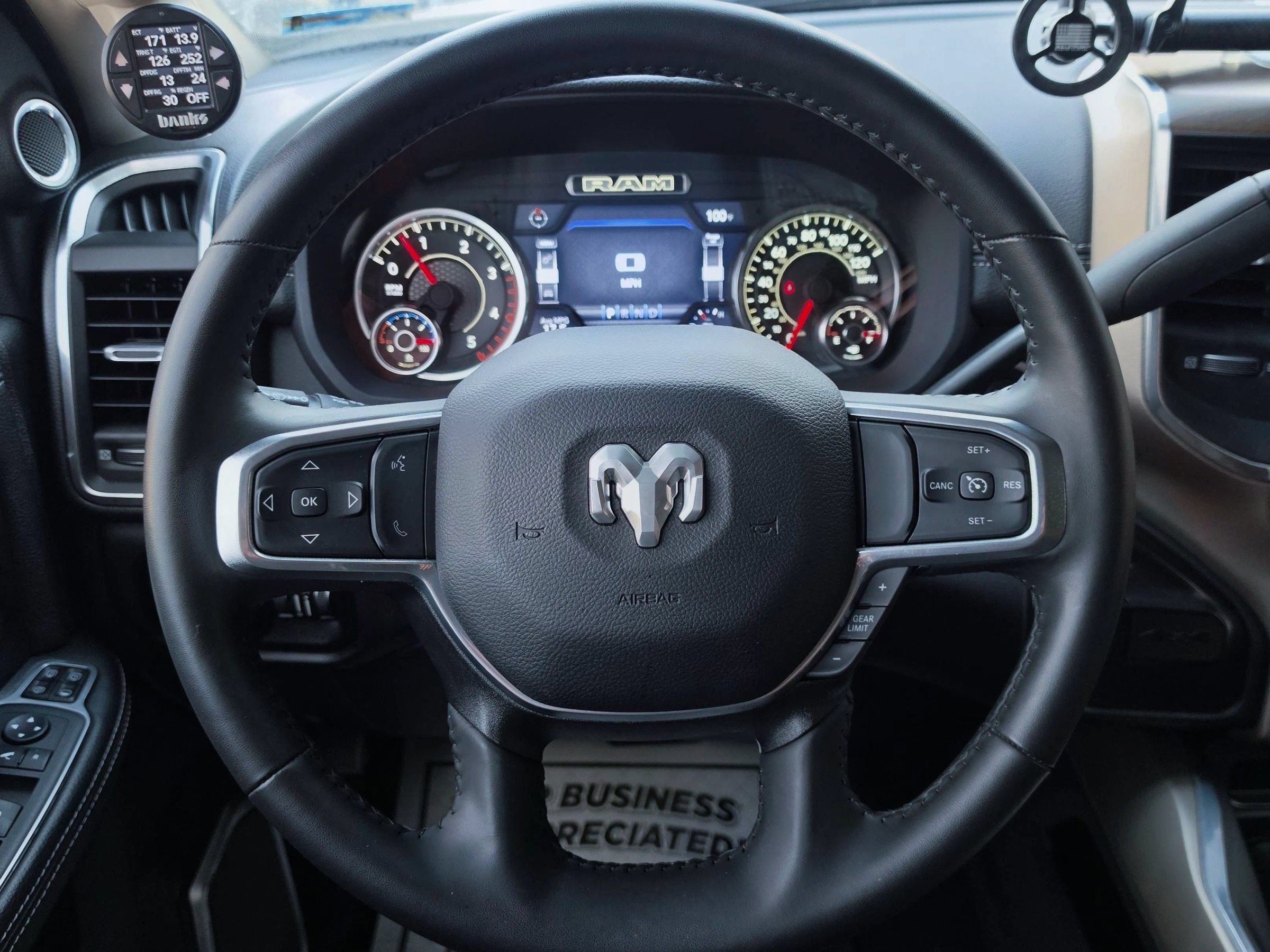 Used 2024 RAM 2500 Laramie AWD/4WD image 10