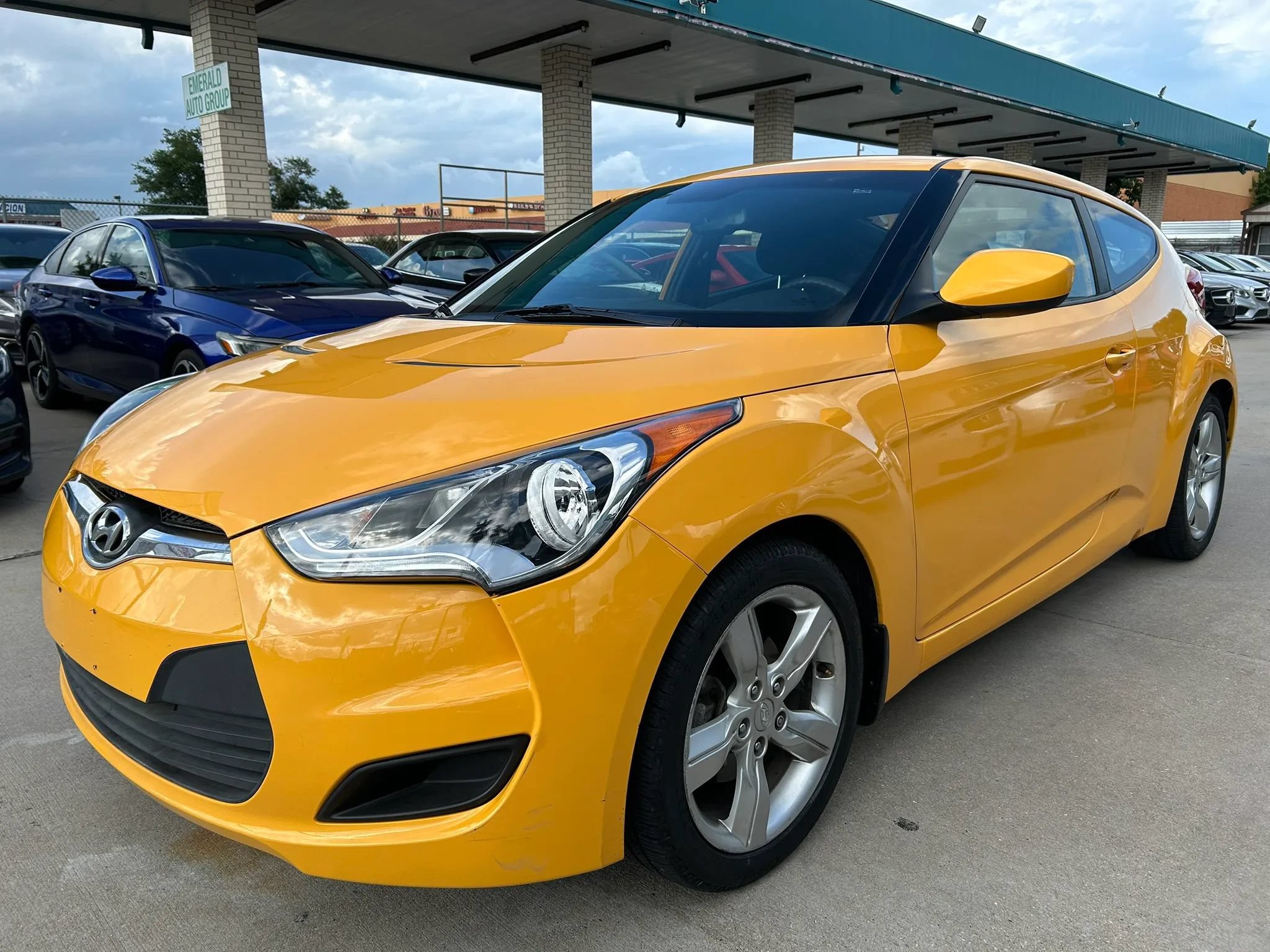Used 2013 Hyundai Veloster FWD image 1