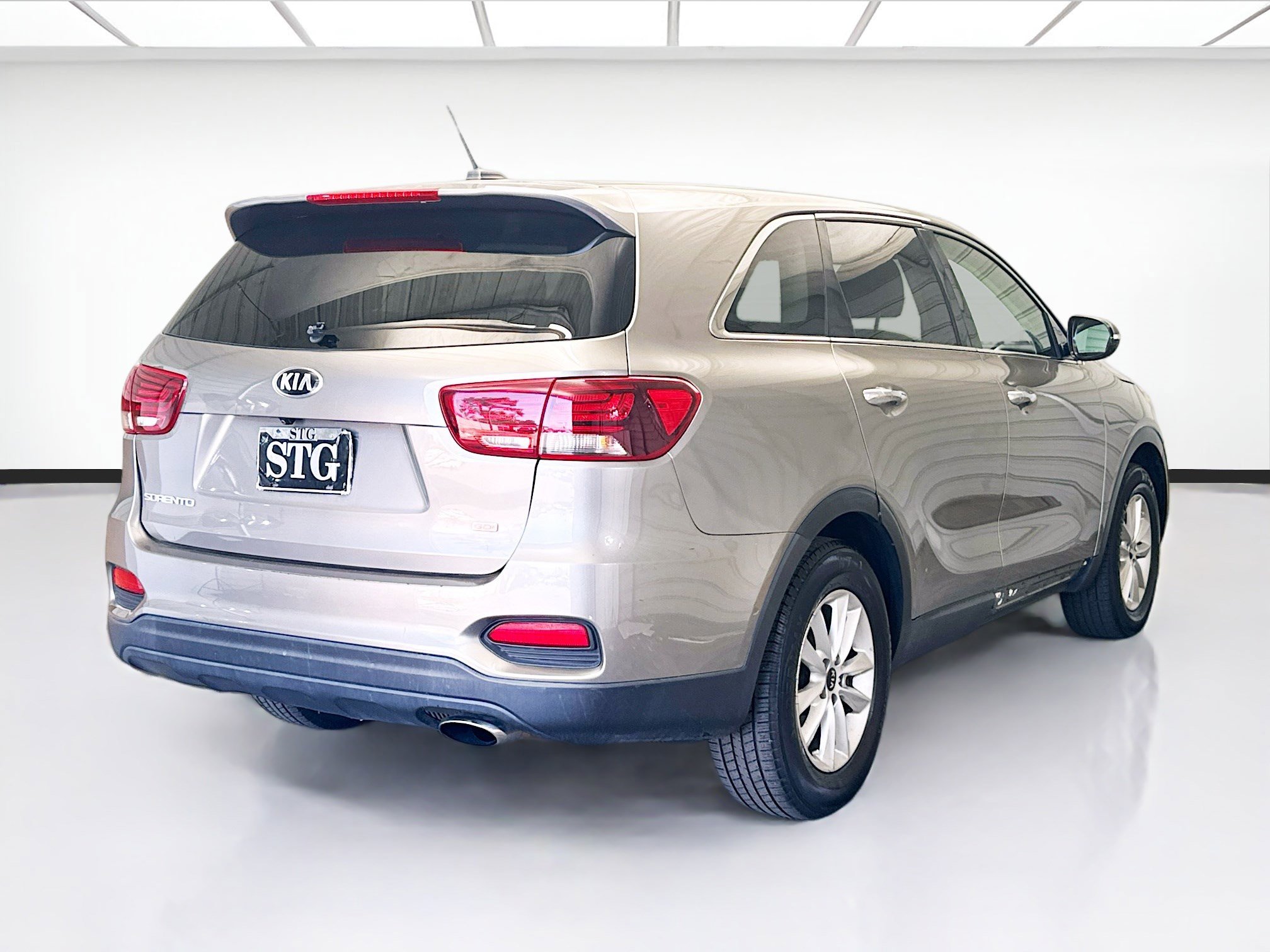 Used 2019 Kia Sorento LX image 4