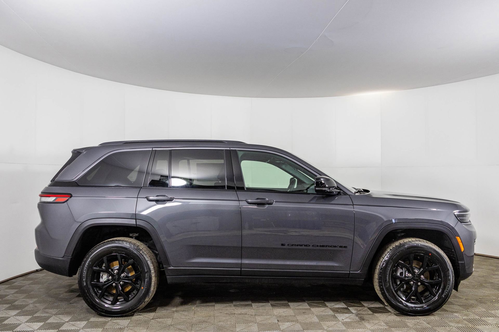 New 2026 Jeep Grand Cherokee Altitude image 16
