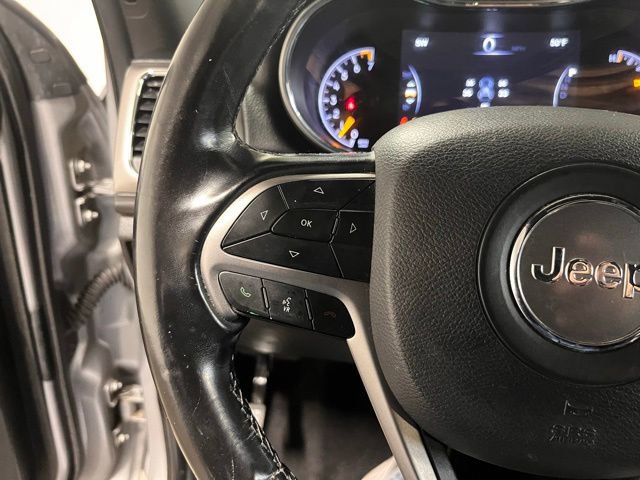 Used 2020 Jeep Grand Cherokee Laredo image 25